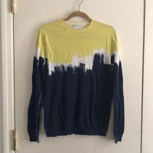Men long sleeve crew neck top.